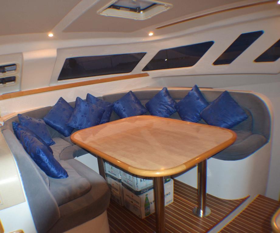 Seahouse Maldives Topdeck Hotel Мале Екстер'єр фото